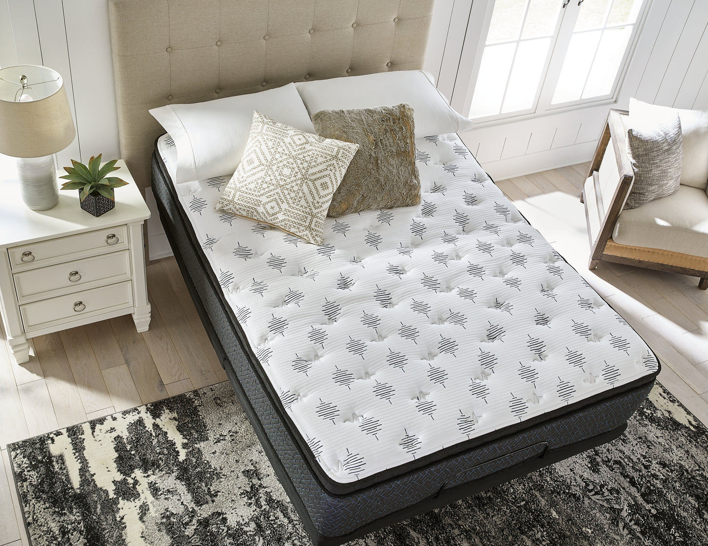 Ultra Luxury Et With Memory Foam Mattress