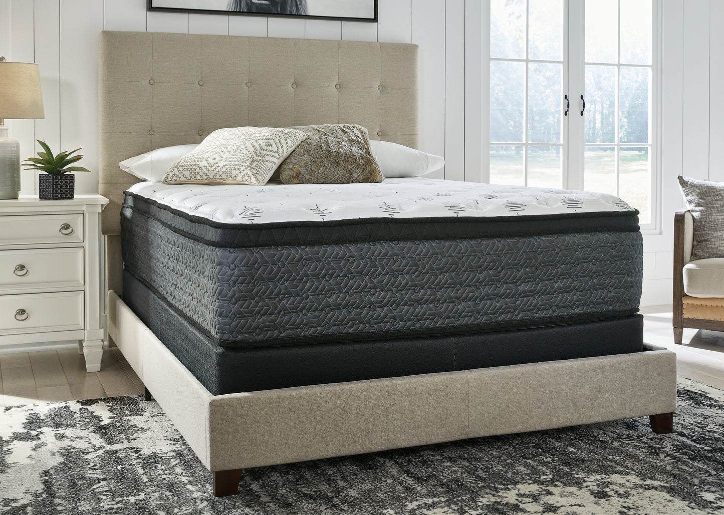 Ultra Luxury Et With Memory Foam Mattress