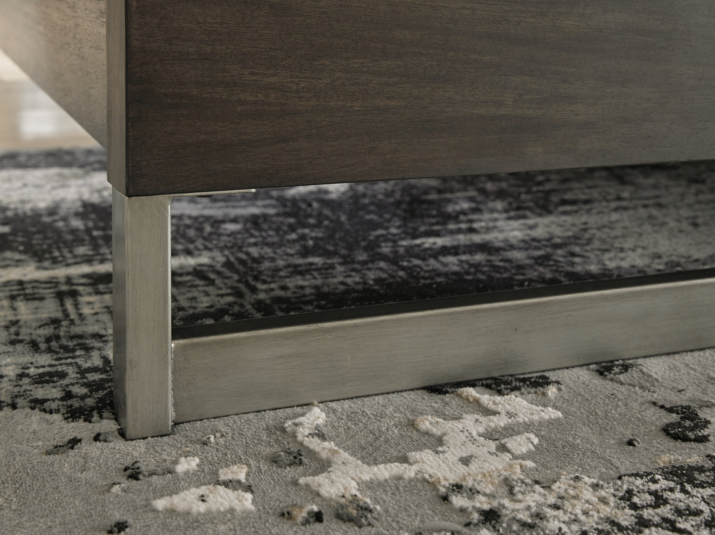 Arkenton King Panel Bed with Mirrored Dresser