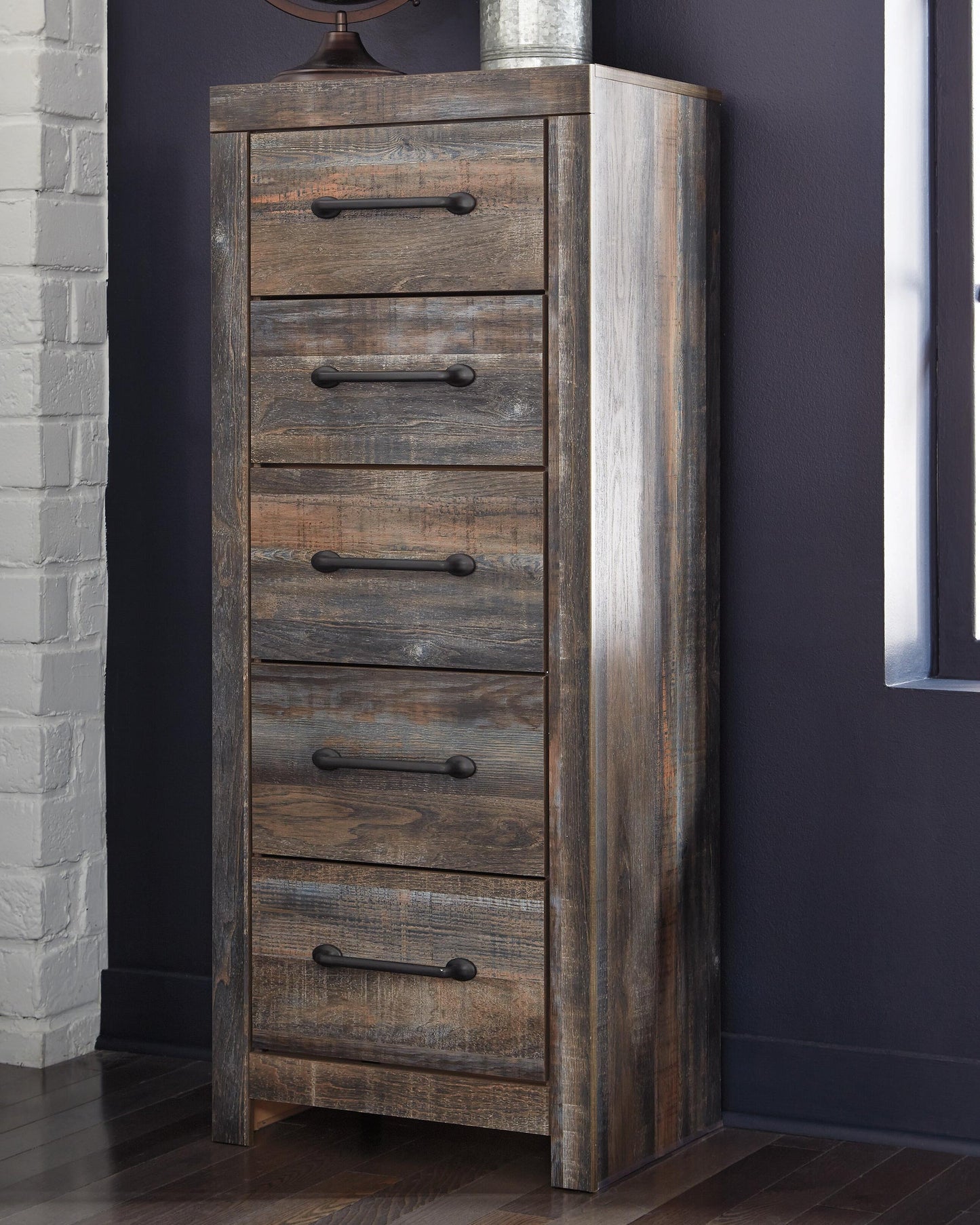 Drystan Narrow Chest