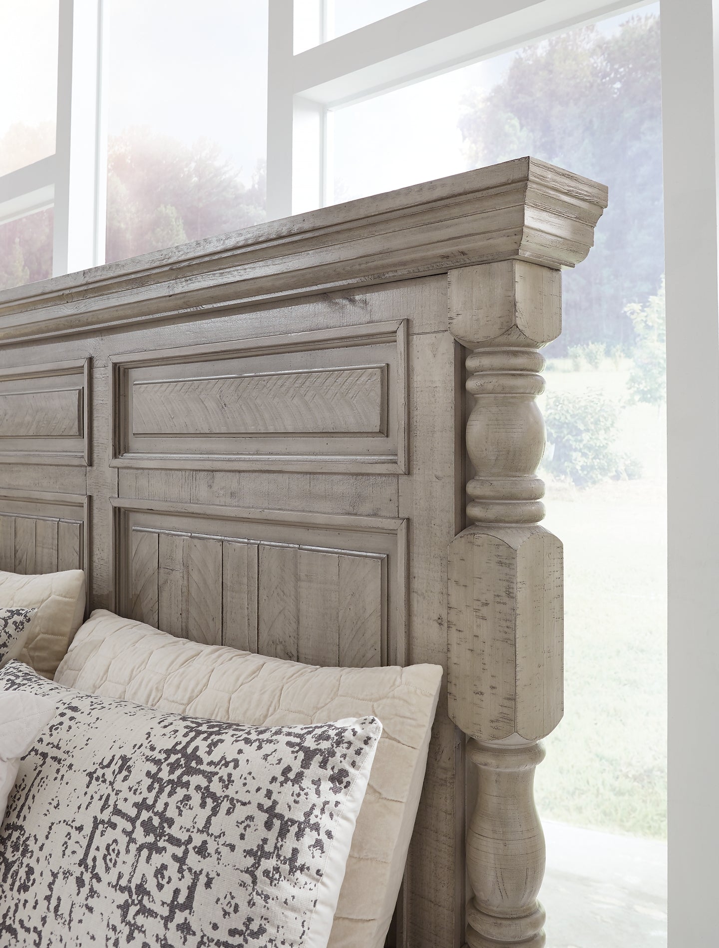 Harrastone King Panel Bed with Dresser